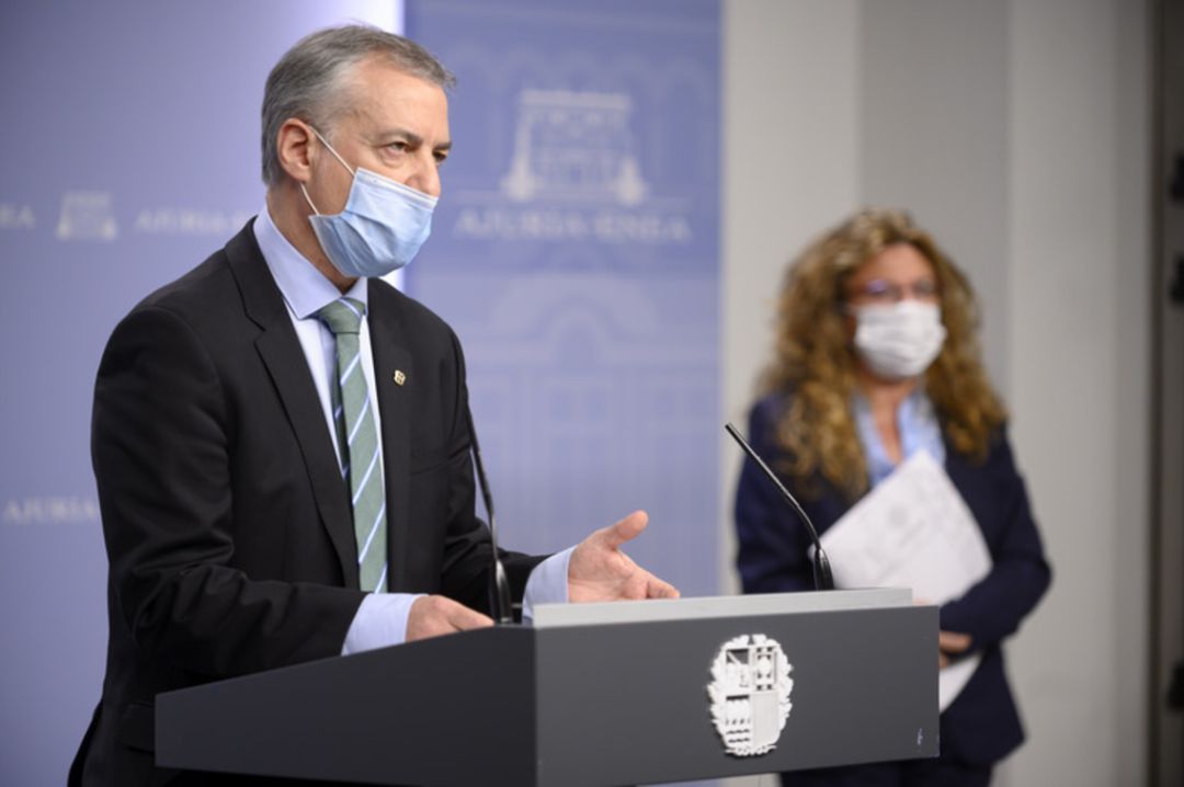 El lehendakari ha acompañado su escrito con una foto en la que también se ve a la consejera de Salud, Gotzone Sagardui El lehendakari ha acompañado su escrito con una foto en la que también se ve a la consejera de Salud, Gotzone Sagardui