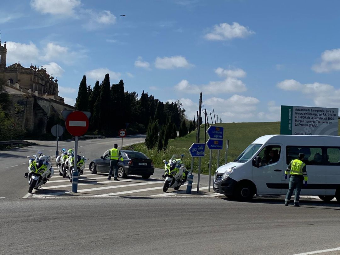 Uno de los controles en un acceso a Jerez Uno de los controles en un acceso a Jerez
