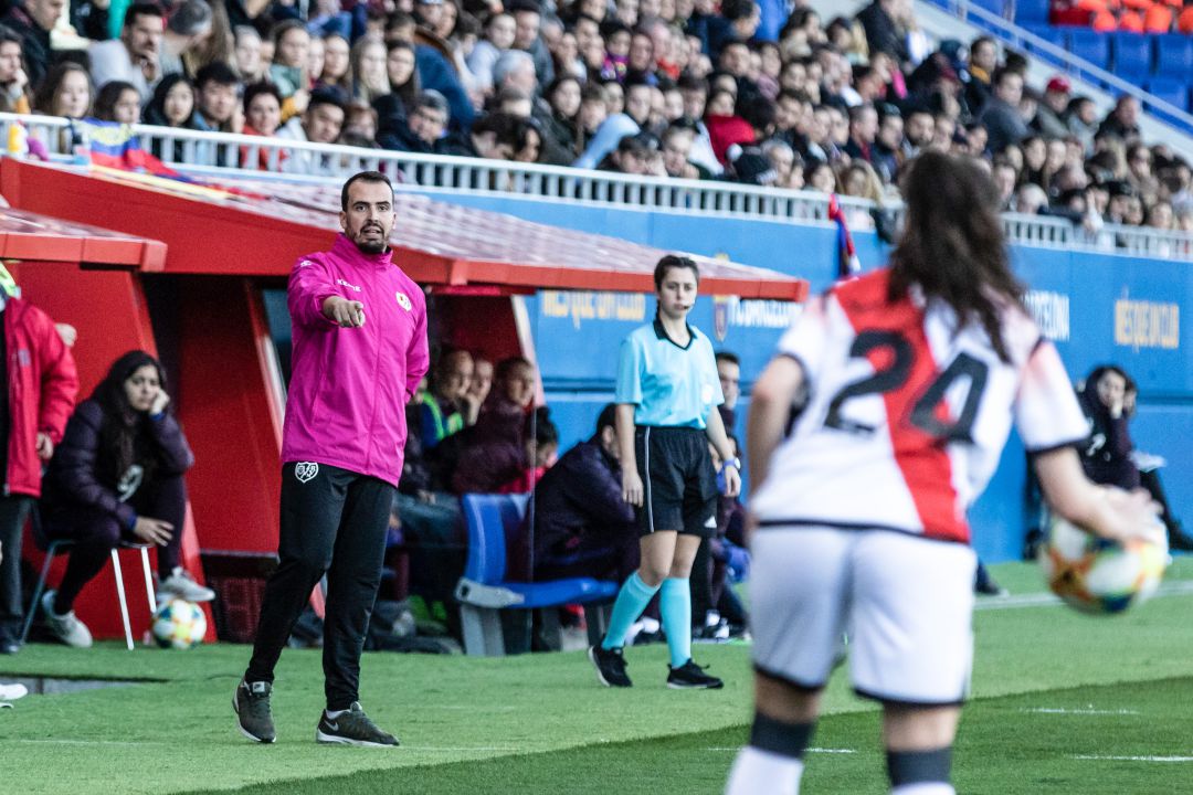Carlos Santiso dirige al Rayo Vallecano Femenino Carlos Santiso dirige al Rayo Vallecano Femenino