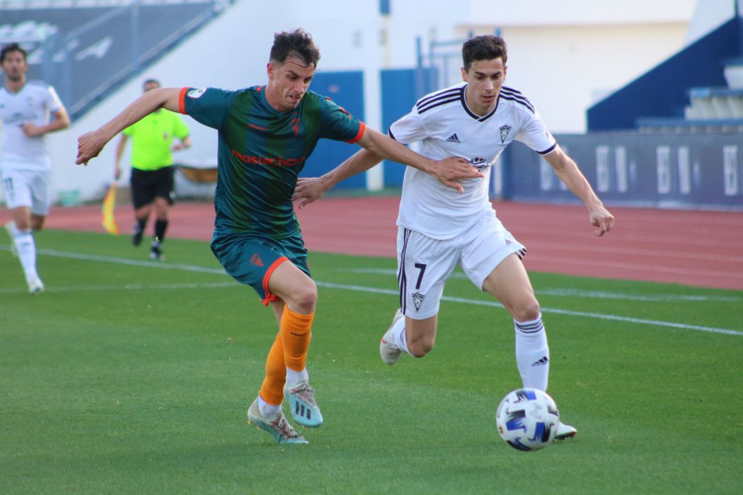 Un momento del partido. Un momento del partido.