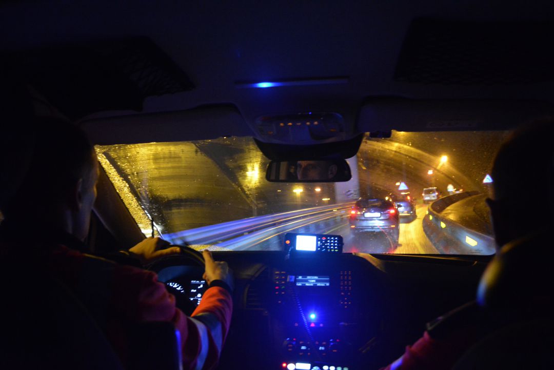 Un coche patrulla de la Ertzaintza trabajando de noche, en una imagen de archivo Un coche patrulla de la Ertzaintza trabajando de noche, en una imagen de archivo