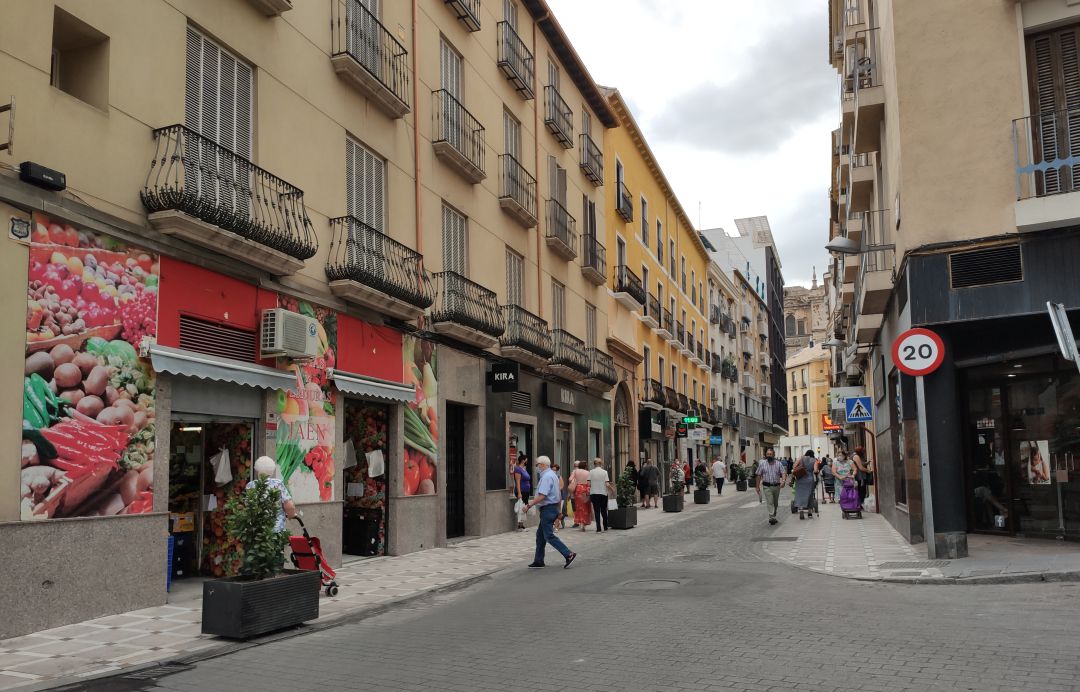 Desde los comerciantes jiennenses se piensa que estas nuevas restricciones de la Junta de Andalucía son injustas con el pequeño y mediano comercio Desde los comerciantes jiennenses se piensa que estas nuevas restricciones de la Junta de Andalucía son injustas con el pequeño y mediano comercio