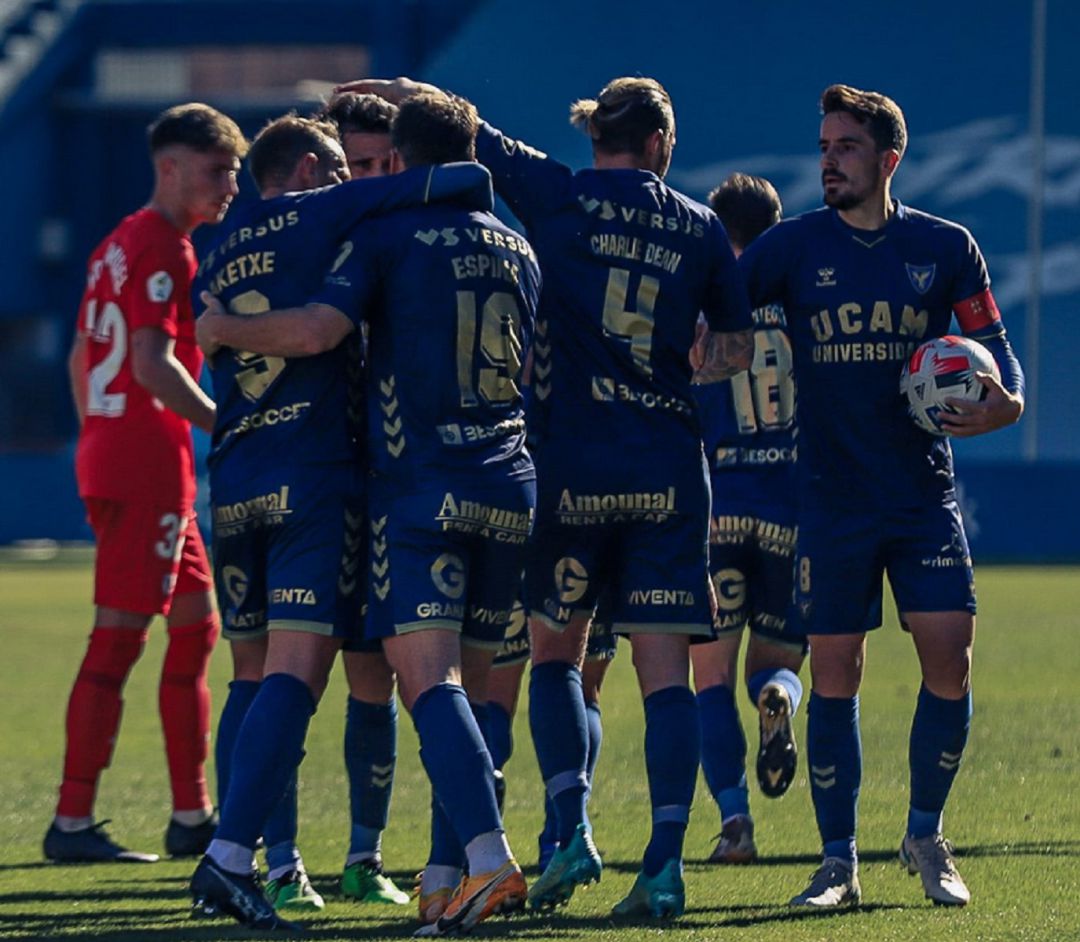 El UCAM celebrando uno de los goles de Espina El UCAM celebrando uno de los goles de Espina