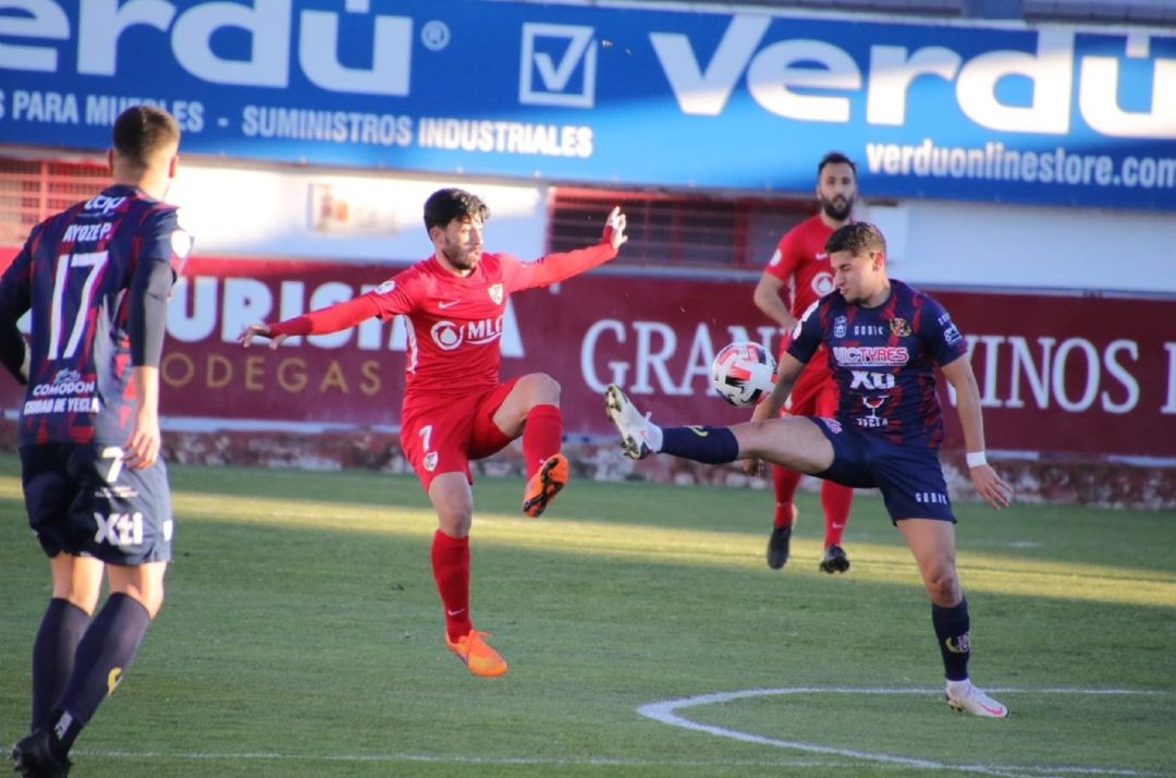 Foto del partido entre Yeclano y Linares Foto del partido entre Yeclano y Linares