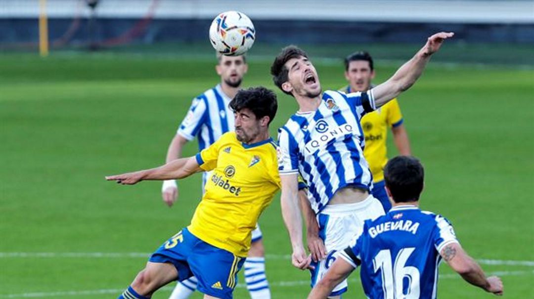 Aritz Elustondo sufrió su primera lesión contra el Cádiz Aritz Elustondo sufrió su primera lesión contra el Cádiz