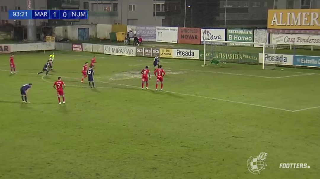 Ximo Miralles detiene el penalty en el tiempo de prolongación. Ximo Miralles detiene el penalty en el tiempo de prolongación.
