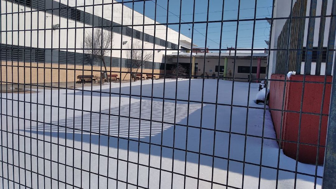 La nieve afectó a patios de numerosos colegios, convirtiendo muchos en auténticas pistas de hielo La nieve afectó a patios de numerosos colegios, convirtiendo muchos en auténticas pistas de hielo