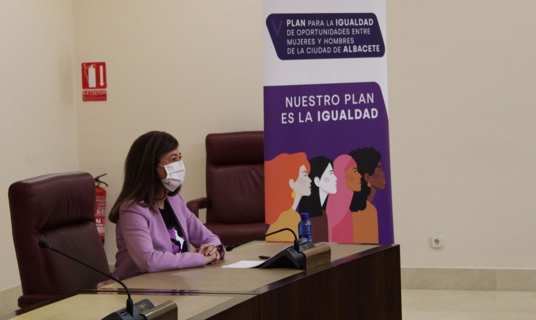 Pilar Callado, directora del Instituto de la Mujer, en la firma del V Plan de Igualdad del Ayuntamiento de Albacete. Pilar Callado, directora del Instituto de la Mujer, en la firma del V Plan de Igualdad del Ayuntamiento de Albacete.