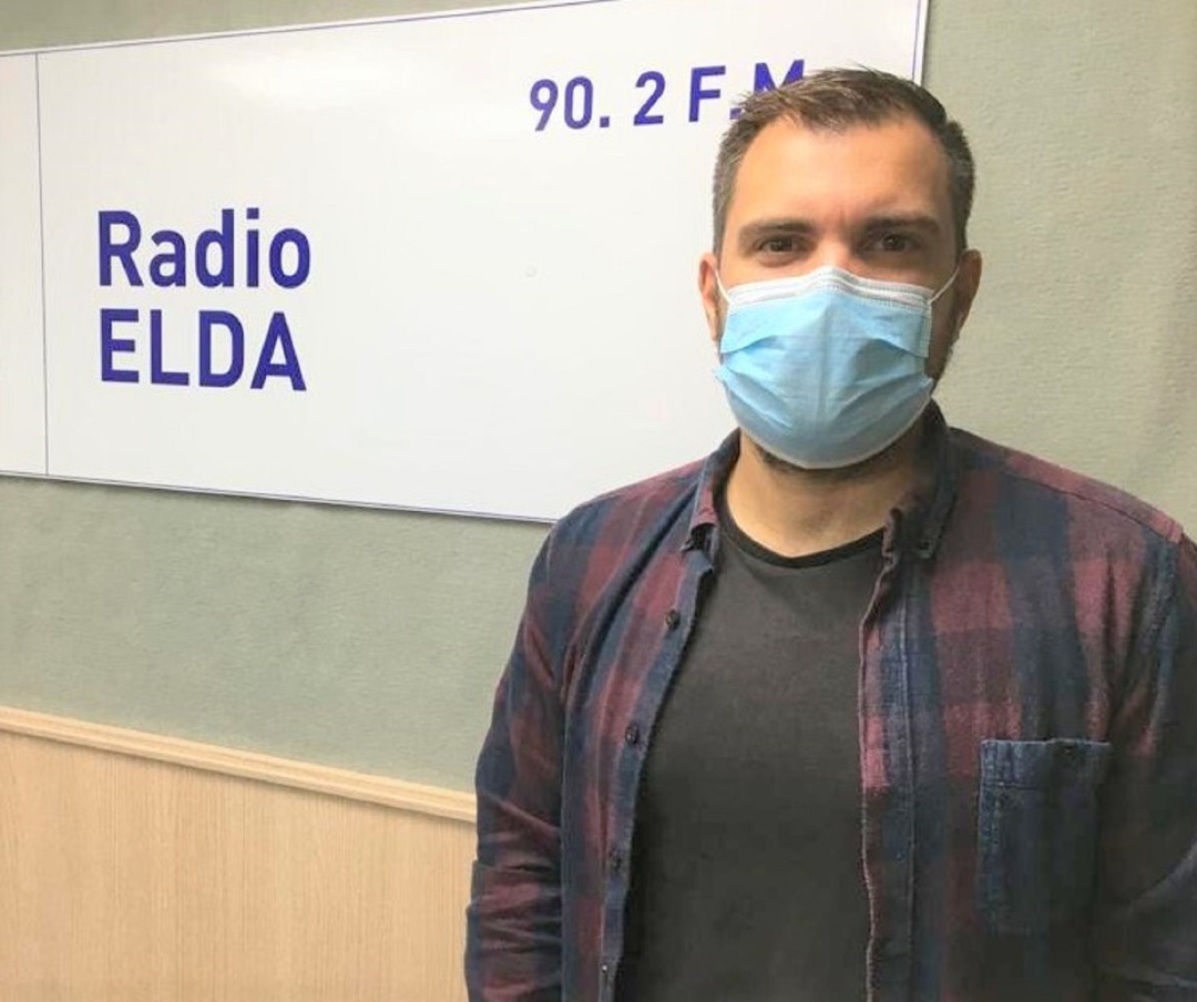 Javier Rivera, concejal EU, en el estudio de Radio Elda SER Javier Rivera, concejal EU, en el estudio de Radio Elda SER