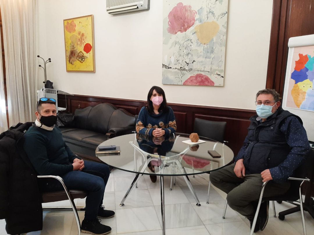 Reunión de loes representantes de Ciudadanos Petrer con la diputada provincial de Cultura Reunión de loes representantes de Ciudadanos Petrer con la diputada provincial de Cultura