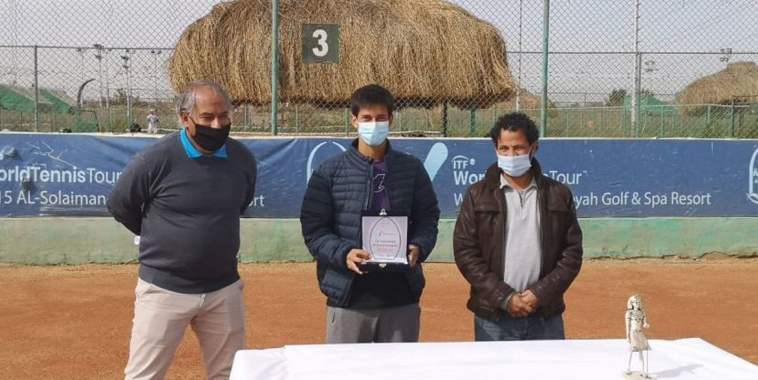 Carlos Sánchez Jover ya sabe lo que es ganar un torneo como profesional Carlos Sánchez Jover ya sabe lo que es ganar un torneo como profesional