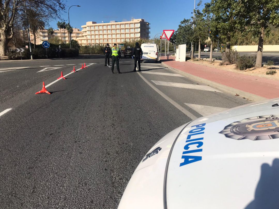 Control policial en Sant Antoni Control policial en Sant Antoni