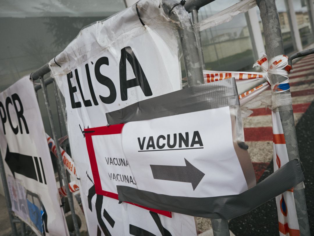 Indicadores de vacunación y de realización de test antígenos y PCR de detección del COVID-19 en el Recinto ferial de Navarra (REFENA), Pamplona Indicadores de vacunación y de realización de test antígenos y PCR de detección del COVID-19 en el Recinto ferial de Navarra (REFENA), Pamplona