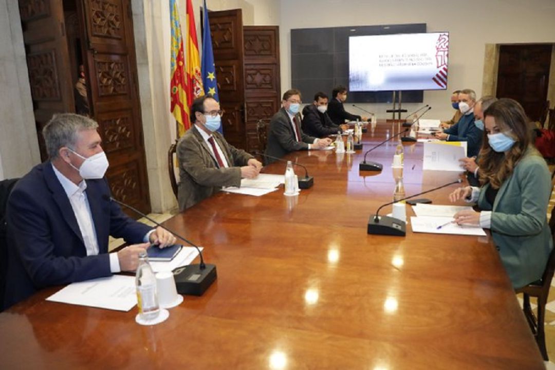 Representantes del Consell y de los agentes sociales, sindicatos y patronal, preparan el Plan Resiste Representantes del Consell y de los agentes sociales, sindicatos y patronal, preparan el Plan Resiste