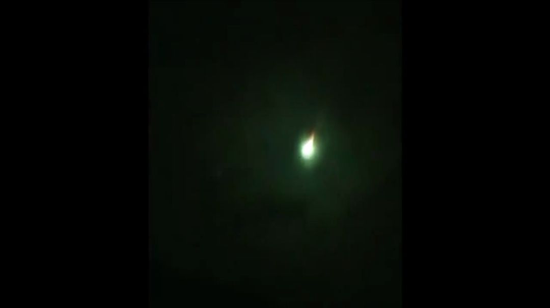 Un probable meteorito cruzó el cielo gallego esta madrugada Un probable meteorito cruzó el cielo gallego esta madrugada