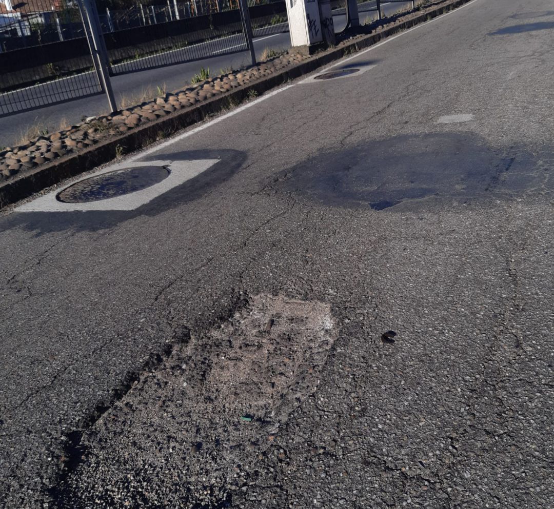 Bache en la Avenida de Madrid de Vigo Bache en la Avenida de Madrid de Vigo