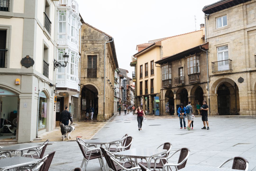 Terraza ubicada en la Plaza de España de Avilés. Terraza ubicada en la Plaza de España de Avilés.