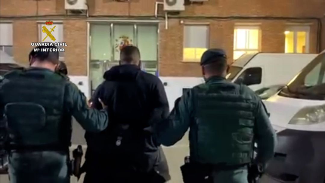 Detención 'El Melillero' por la Guardia Civil en Mijas
Detención 'El Melillero' por la Guardia Civil en Mijas