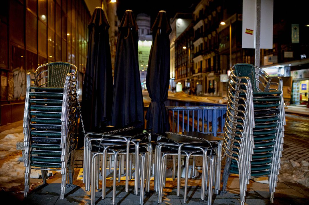 La terraza de un restaurante ya recogida. La terraza de un restaurante ya recogida.