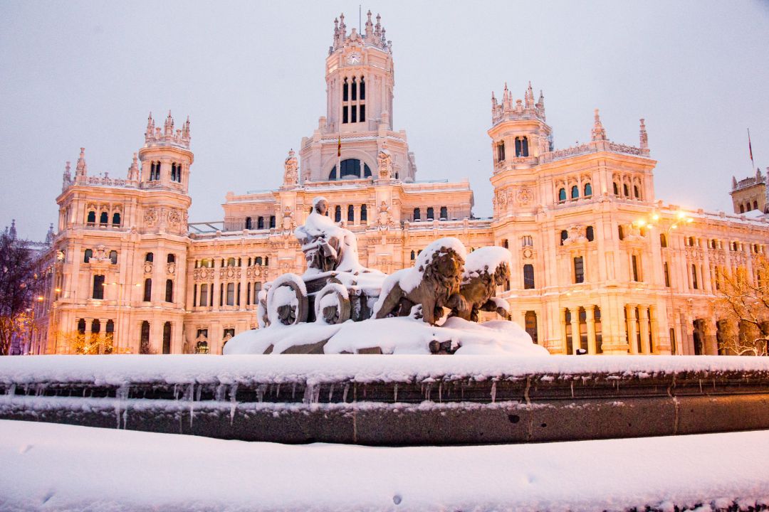 Fuente de Cibeles durante la gran nevada provocada por la borrasca ‘Filomena’, en Madrid (España), a 9 de enero de 2021. Fuente de Cibeles durante la gran nevada provocada por la borrasca ‘Filomena’, en Madrid (España), a 9 de enero de 2021.