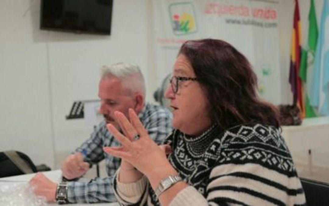 Fran Dorado, en segundo plano, coordinador local de IU En La Línea Fran Dorado, en segundo plano, coordinador local de IU En La Línea
