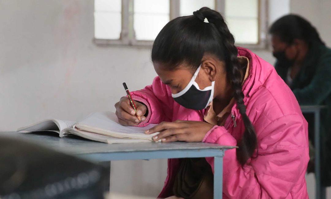 Muchos alumnos no tienen acceso a internet para hacer las tareas en pandemia porque sus padres no tienen recursos Muchos alumnos no tienen acceso a internet para hacer las tareas en pandemia porque sus padres no tienen recursos