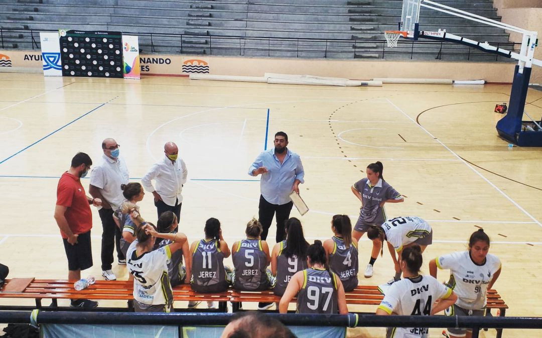 Las jugadoras jerezanas y técnicos en Huelva Las jugadoras jerezanas y técnicos en Huelva
