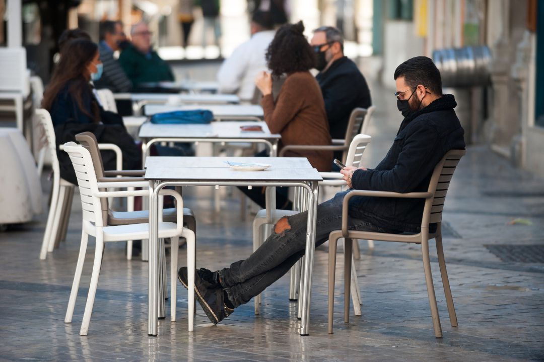 Consumidores de terrazas, bares y cafeterías Consumidores de terrazas, bares y cafeterías
