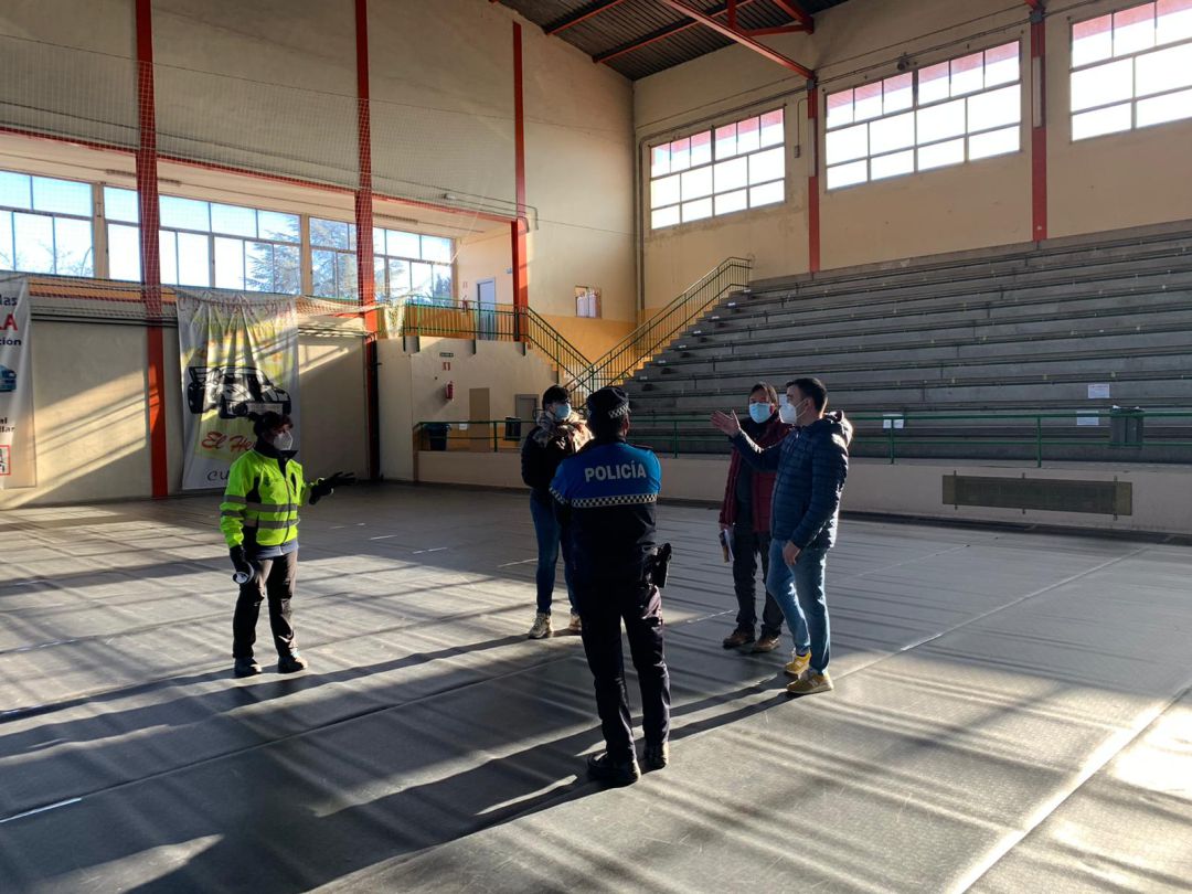 El alcalde y varios concejales junto con el jefe de la Policia Local entre otros El alcalde y varios concejales junto con el jefe de la Policia Local entre otros