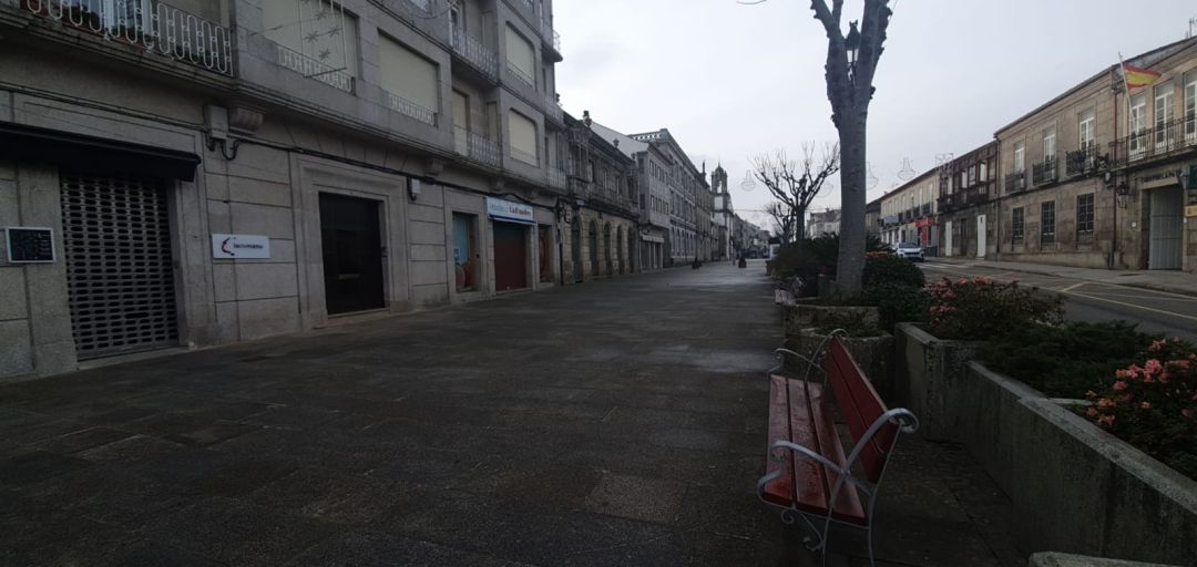 El paseo de la Corredera de Tui se queda desierto sin comercio ni hostelería El paseo de la Corredera de Tui se queda desierto sin comercio ni hostelería