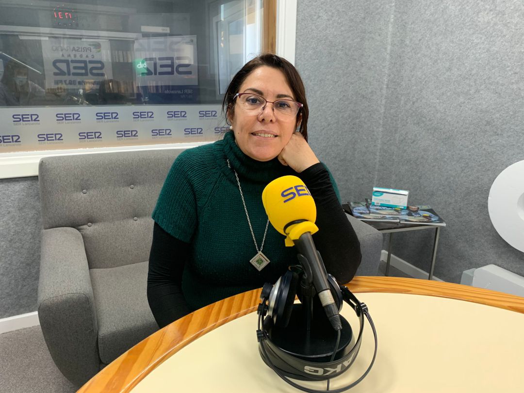 Luz María Duque, profesora del CEIP El Quintero en los estudios de SER Lanzarote. Luz María Duque, profesora del CEIP El Quintero en los estudios de SER Lanzarote.