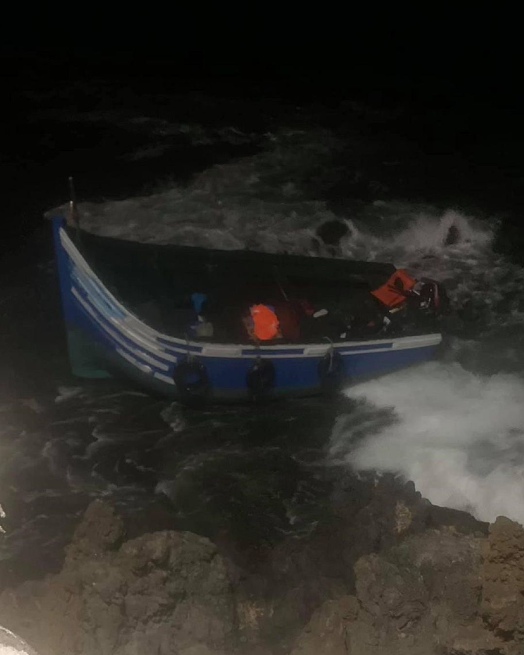 La embarcación llegó a la zona de Casitas del Mar en Punta Mujeres este martes 19 de enero. La embarcación llegó a la zona de Casitas del Mar en Punta Mujeres este martes 19 de enero.