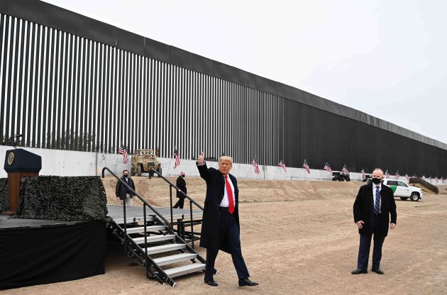 El presidente de EEUU, Donald Trump, durante su visita al muro con México en Alamo (Texas) el pasado 12 de enero El presidente de EEUU, Donald Trump, durante su visita al muro con México en Alamo (Texas) el pasado 12 de enero
