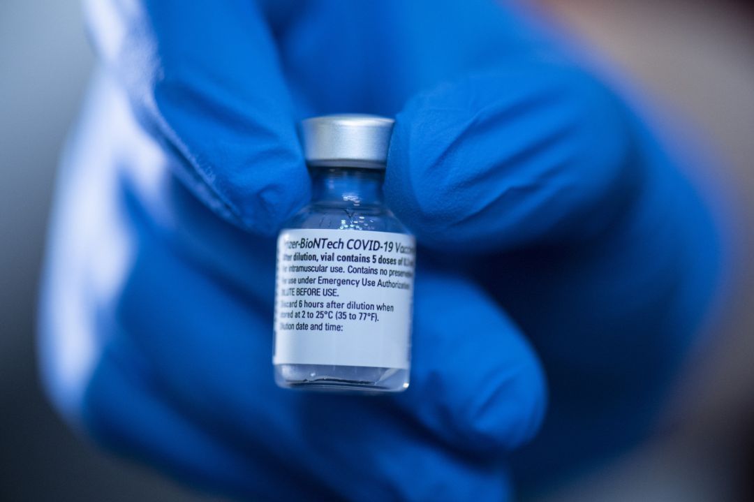 Una dosis de la vacuna de Pfizer y BioNTech Una dosis de la vacuna de Pfizer y BioNTech