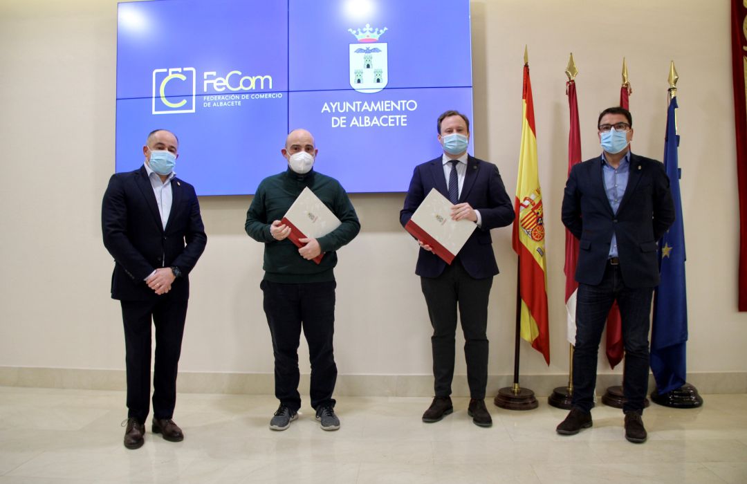 Firma del convenio entre el Ayuntamiento de Albacete y la Federación de Comercio. Firma del convenio entre el Ayuntamiento de Albacete y la Federación de Comercio.