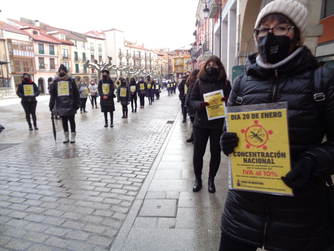 La concentración se llevó a cabo manteniendo la distancia de seeguridad La concentración se llevó a cabo manteniendo la distancia de seeguridad
