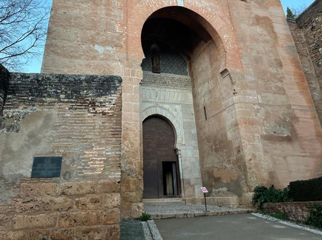 La Puerta de la Justicia de la Alhambra (Granada) sin visitantes. El recinto vuelve a estar disponible solo para granadinos de la capital por el cierre perimetral que afecta a la ciudad de Granada en la tercera ola de la covid La Puerta de la Justicia de la Alhambra (Granada) sin visitantes. El recinto vuelve a estar disponible solo para granadinos de la capital por el cierre perimetral que afecta a la ciudad de Granada en la tercera ola de la covid
