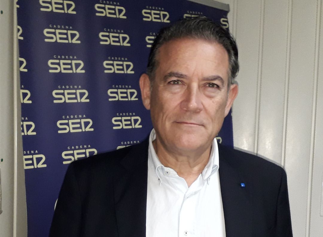 Raúl Caro en los estudios de Radio Linares (archivo). Raúl Caro en los estudios de Radio Linares (archivo).
