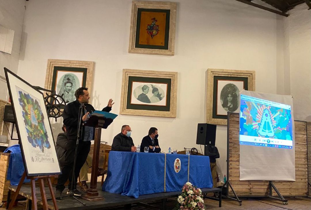 El artista Manuel León explica su cartel para el 50º aniversario de la Hermandad del Rocío de Villanueva del Ariscal El artista Manuel León explica su cartel para el 50º aniversario de la Hermandad del Rocío de Villanueva del Ariscal