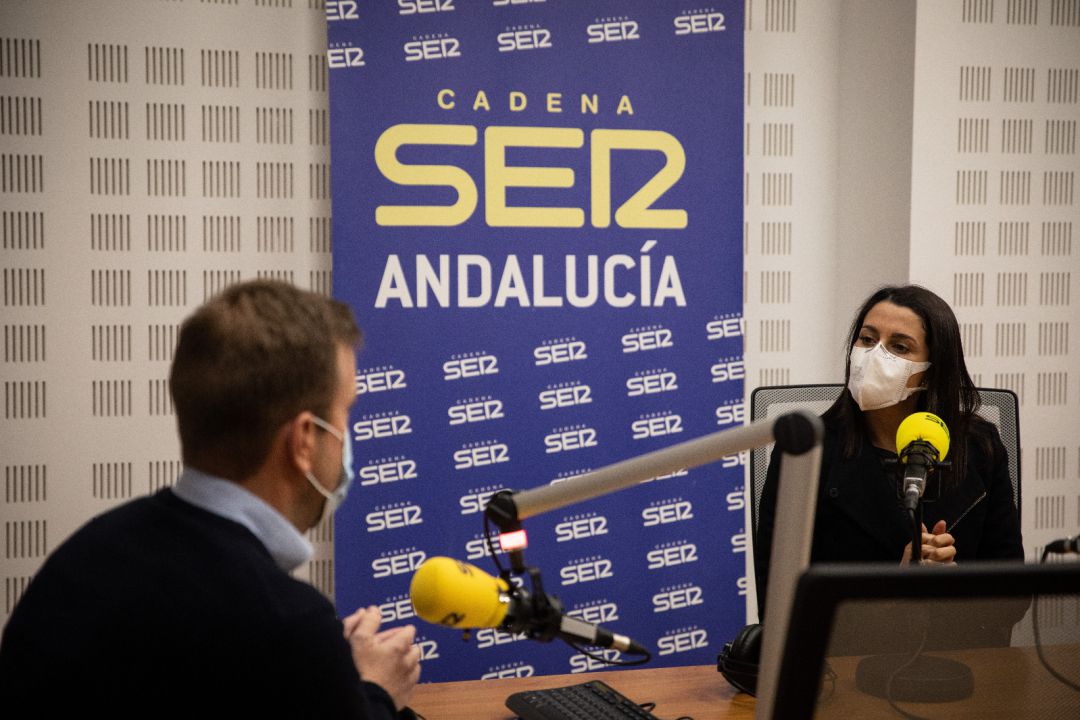 La líder de Ciudadanos, Inés Arrimadas, junto al director de 'La Ventana Andalucía, Fernando Pérez Monguió. La líder de Ciudadanos, Inés Arrimadas, junto al director de 'La Ventana Andalucía, Fernando Pérez Monguió.