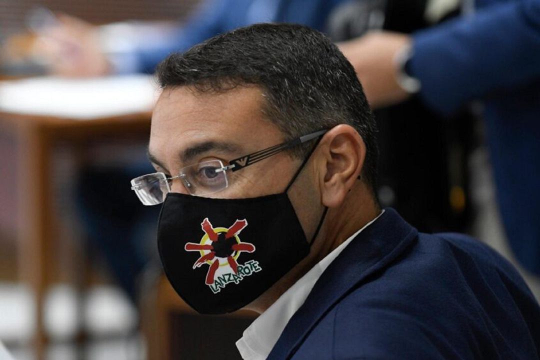 El Diputado nacionalista asegura que ha pedido información sobre el estado del SIVE y "la custodia de menores en los centros que no cuentan con personal suficiente y sobre cuál será el futuro del traslado de los inmigrantes”. El Diputado nacionalista asegura que ha pedido información sobre el estado del SIVE y "la custodia de menores en los centros que no cuentan con personal suficiente y sobre cuál será el futuro del traslado de los inmigrantes”.
