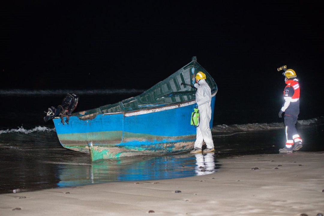 Patera llegada a la "Playa de la Cantería", en el norte de Lanzarote este jueves 20 de enero. Patera llegada a la "Playa de la Cantería", en el norte de Lanzarote este jueves 20 de enero.
