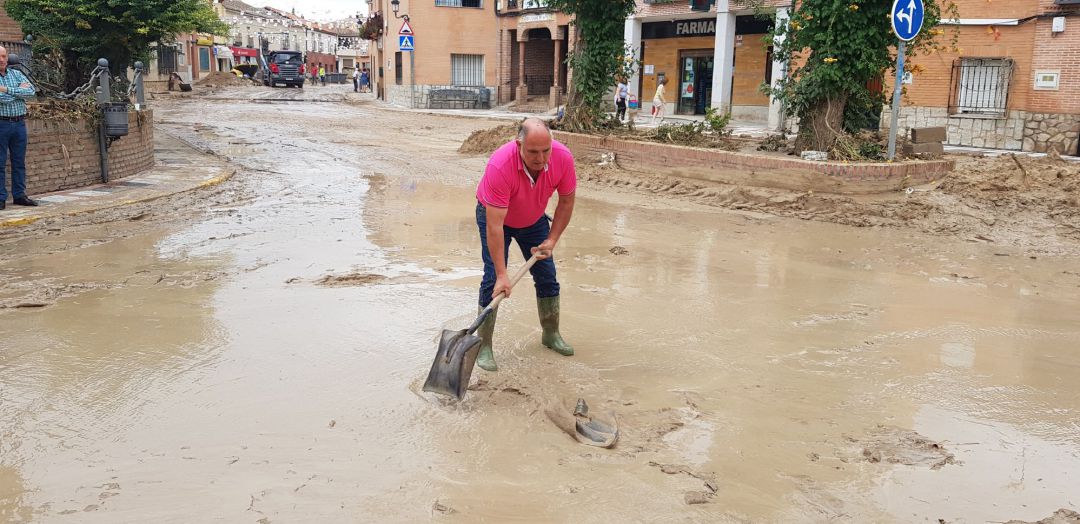 Labores de limpieza en Cebolla tras la riada en 2018 Labores de limpieza en Cebolla tras la riada en 2018