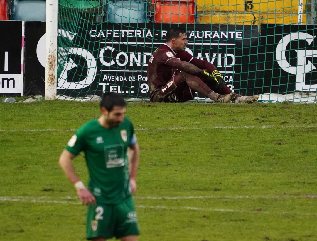 El Compos perdió por tres goles en Salamanca tras un mal partido El Compos perdió por tres goles en Salamanca tras un mal partido