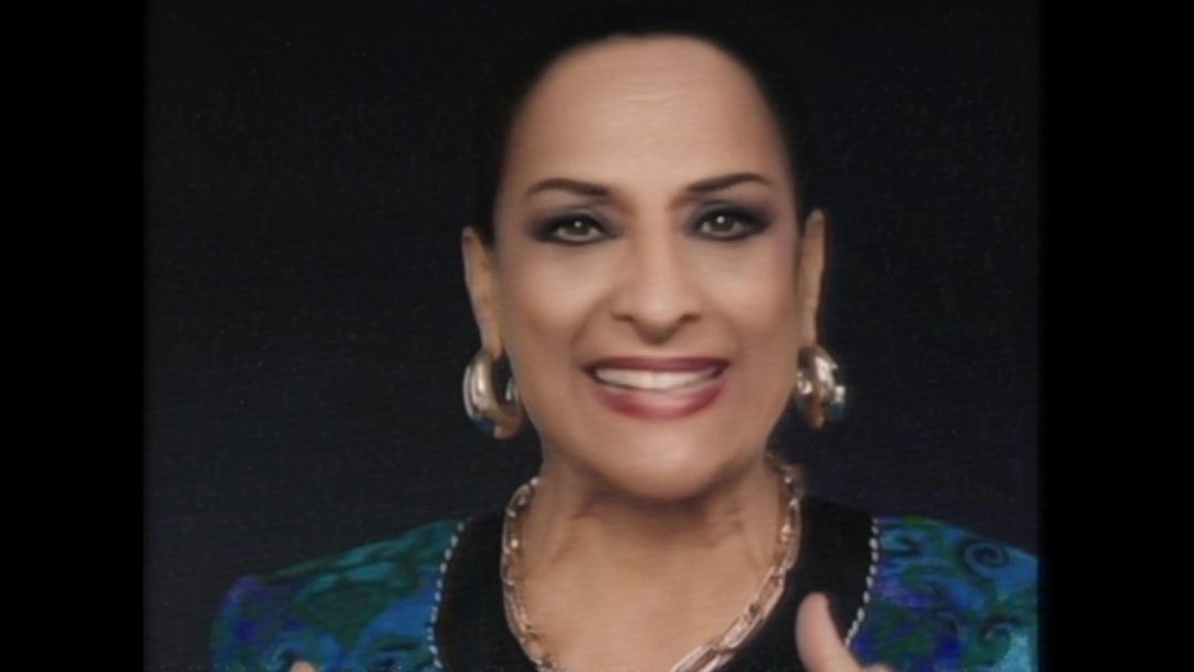 Lola Flores en una de las imágenes de la campaña "Con mucho acento" Lola Flores en una de las imágenes de la campaña "Con mucho acento"