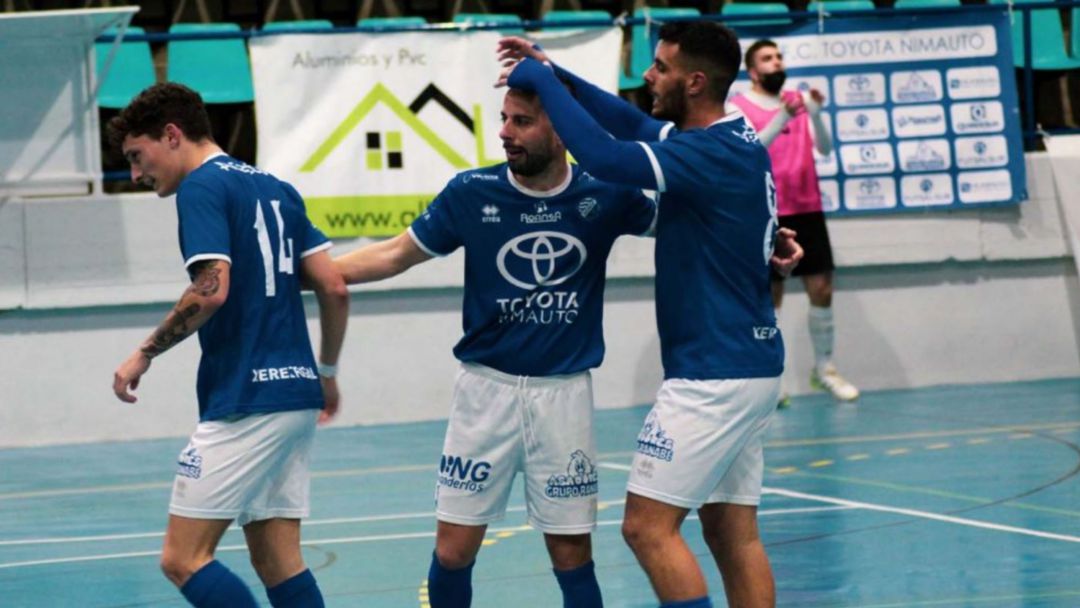 Jugadores celebrando uno de los goles Jugadores celebrando uno de los goles
