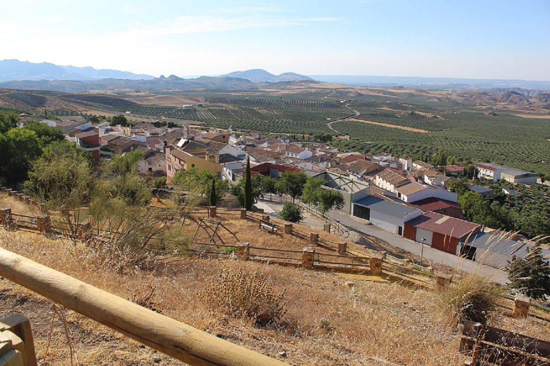 Vista panorámica de Larva desde el Área Recreativa La Cañada en la zona alta del municipio Vista panorámica de Larva desde el Área Recreativa La Cañada en la zona alta del municipio