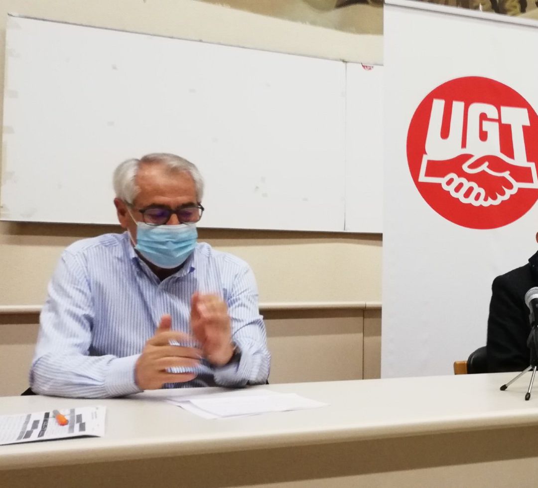 Jesús Santos, secretario general de UGT en Navarra; y Pepe Álvarez, secretario confederal de UGT
Jesús Santos, secretario general de UGT en Navarra; y Pepe Álvarez, secretario confederal de UGT