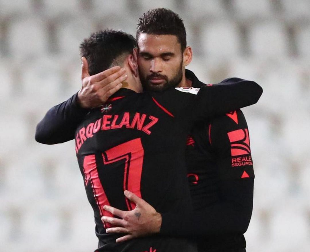 Willian José celebra con Merquelanz uno de sus goles en Córdoba Willian José celebra con Merquelanz uno de sus goles en Córdoba