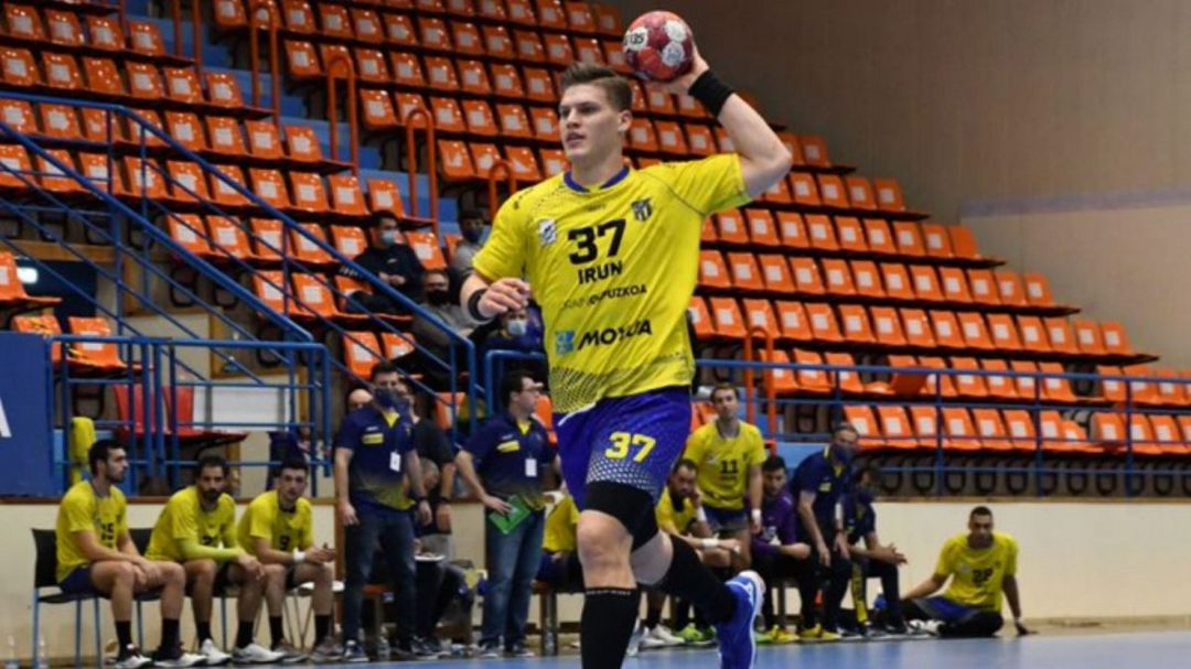 Bartók con la camiseta del Bidasoa en un partido en Artaleku Bartók con la camiseta del Bidasoa en un partido en Artaleku